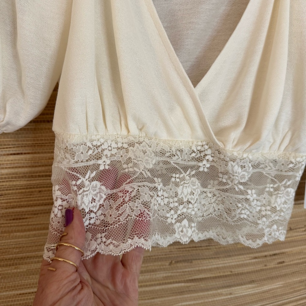 Urban Outfitters Samara Plunging Surplice Crop Top - Picture 12 of 15